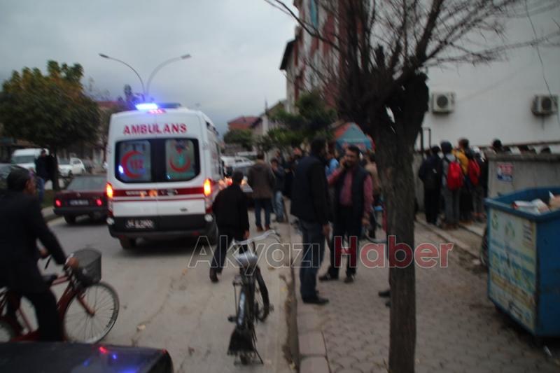 Motosiklet Sürücüsü Park Halindeki Otomobile Çarptı