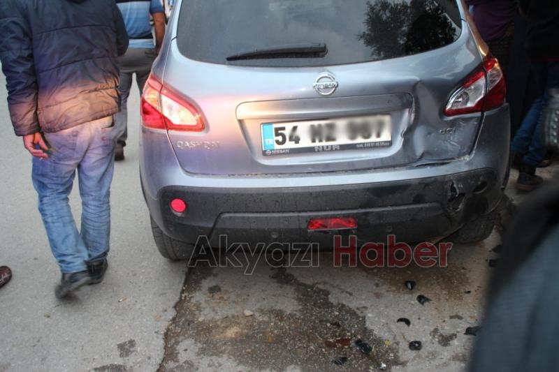 Motosiklet Sürücüsü Park Halindeki Otomobile Çarptı