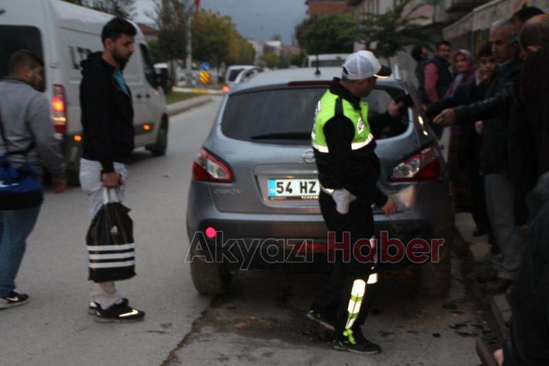 Motosiklet Sürücüsü Park Halindeki Otomobile Çarptı