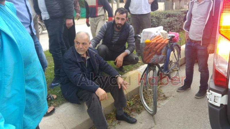 Motosiklet Sürücüsü Yaşlı Adama Çarptı