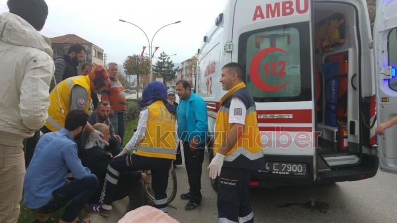 Motosiklet Sürücüsü Yaşlı Adama Çarptı