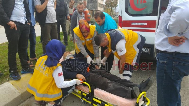 Motosiklet Sürücüsü Yaşlı Adama Çarptı