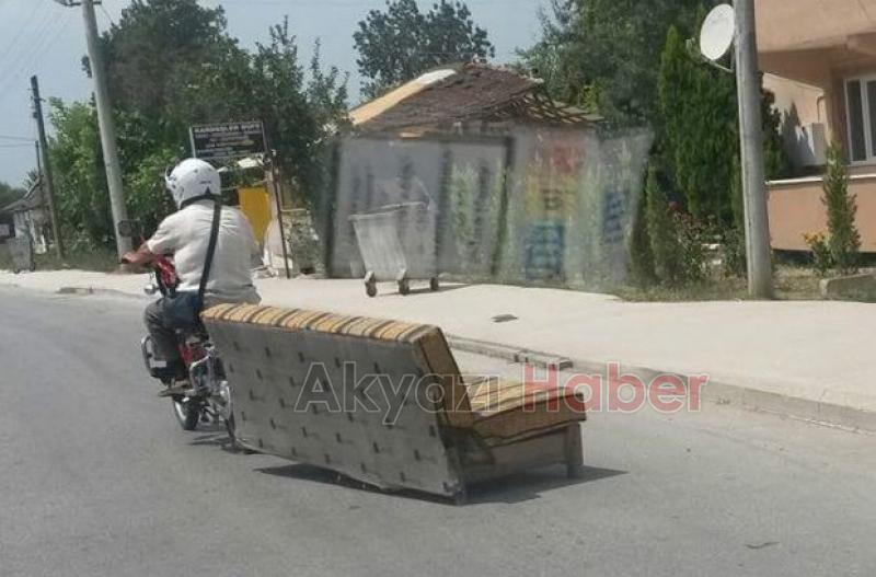 Motosikletle Çekyat Taşıdı