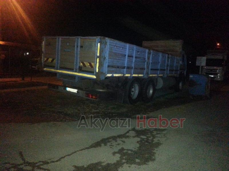 Motosikletli Genci Kamyon Altına Aldı