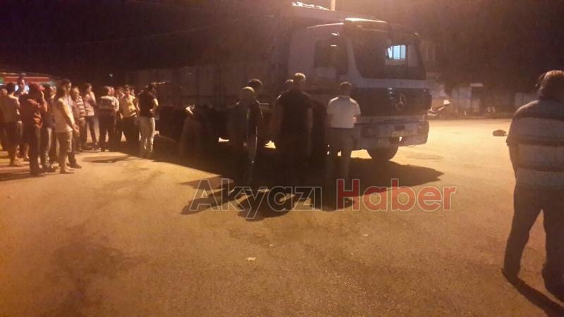 Motosikletli Genci Kamyon Altına Aldı