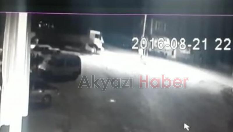 Motosikletli Genci Kamyon Altına Aldı