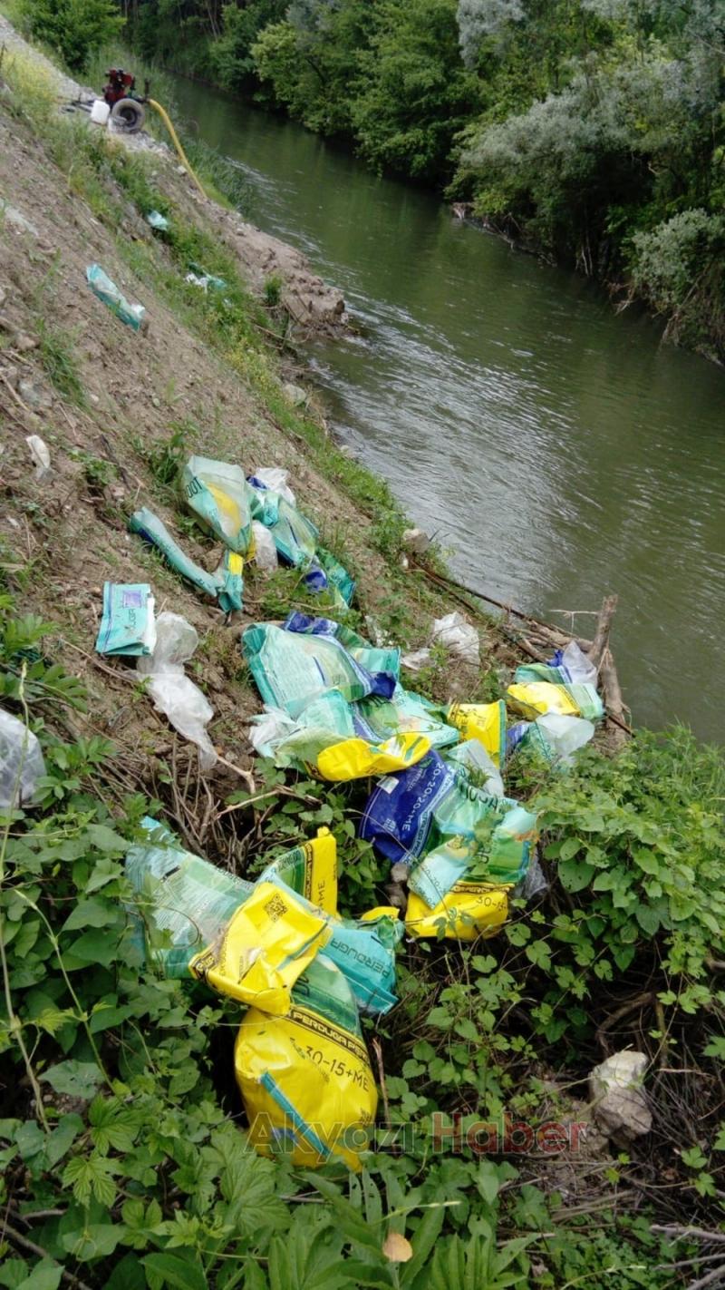 Mudurnu Çayı Kenarı Kimyasal Atıklarla Dolu
