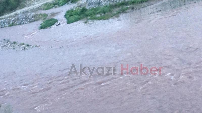 Mudurnu Deresi kırmızıya döndü