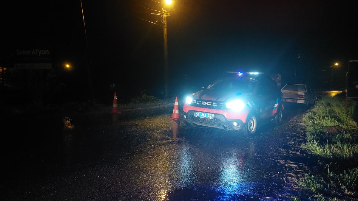 Mudurnu Deresi yükseldi; Çatalköprü'ye ulaşım D-100'den sağlanıyor