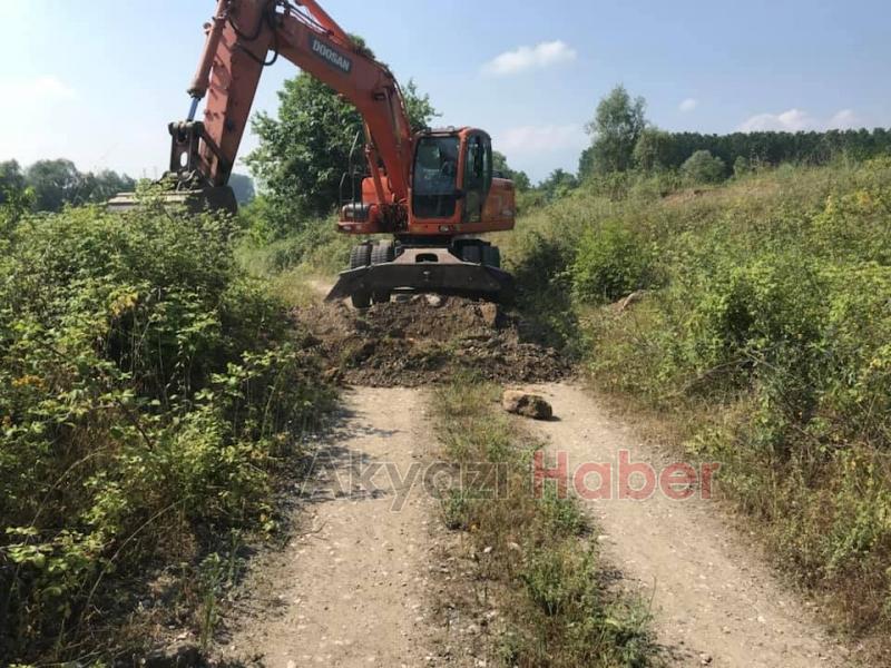 Muhtar Mudurnu Kenarını Trafiğe Kapattı