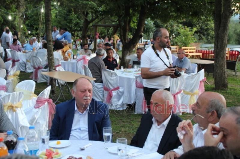  Muhtarlar İftar Yemeğinde Akyazı Protokolünü Ağırladı