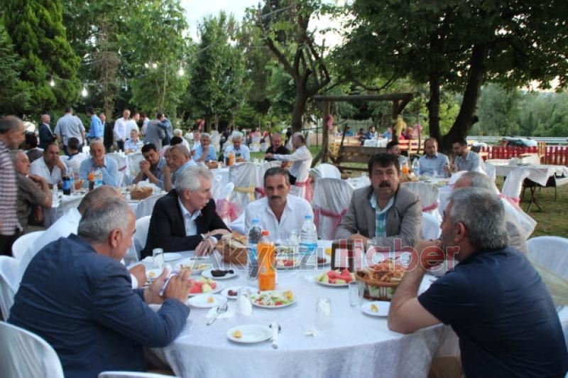  Muhtarlar İftar Yemeğinde Akyazı Protokolünü Ağırladı