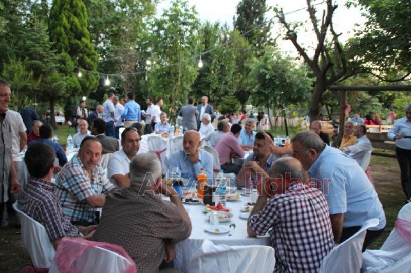  Muhtarlar İftar Yemeğinde Akyazı Protokolünü Ağırladı