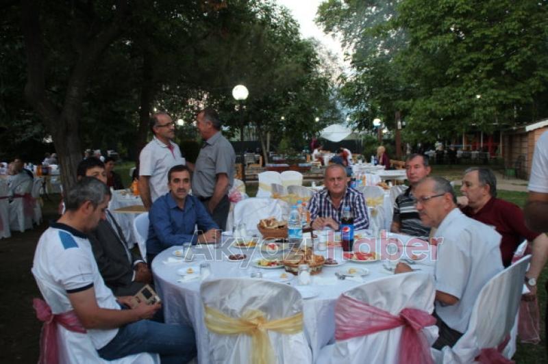  Muhtarlar İftar Yemeğinde Akyazı Protokolünü Ağırladı