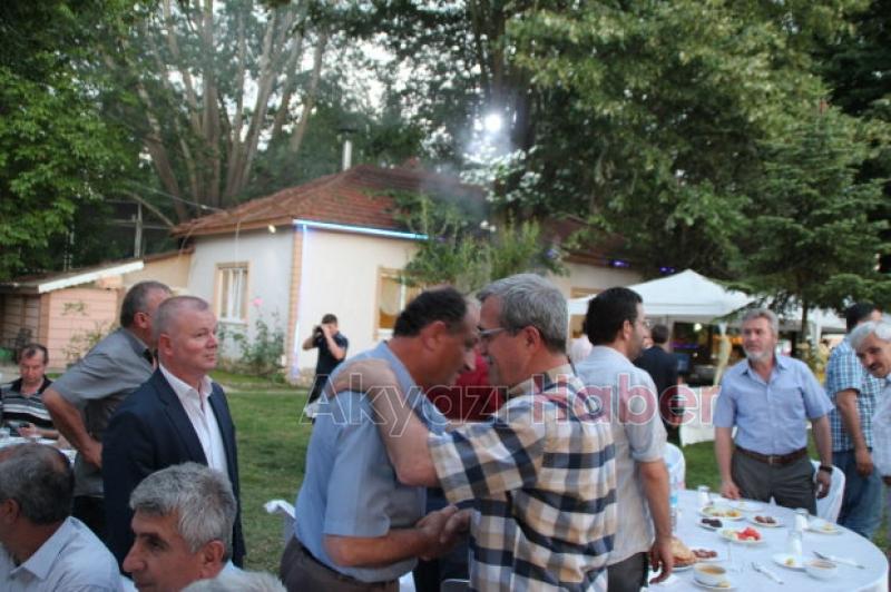  Muhtarlar İftar Yemeğinde Akyazı Protokolünü Ağırladı