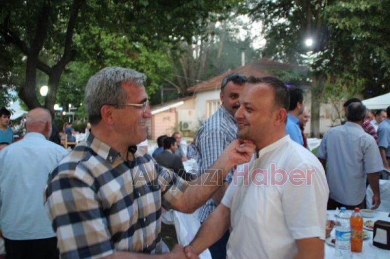  Muhtarlar İftar Yemeğinde Akyazı Protokolünü Ağırladı