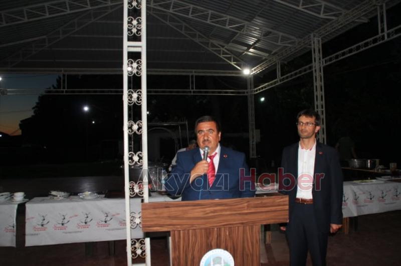  Muhtarlar İftar Yemeğinde Akyazı Protokolünü Ağırladı