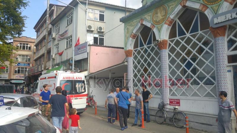 Namaz Sırasında Fenalaşan Yaşlı Adam Hastaneye Kaldırıldı