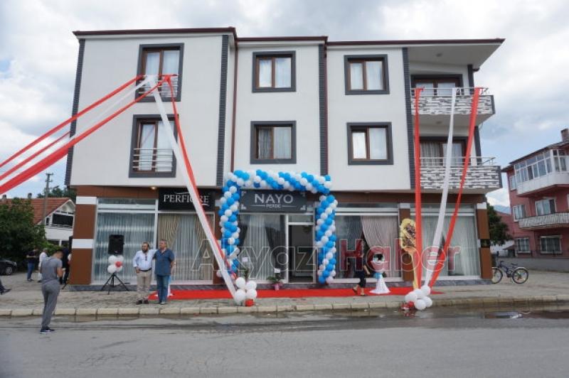 Nayo Perde Dualarla açıldı