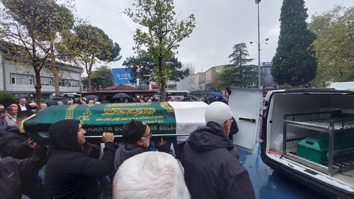  Nazmi Benli toprağa verildi.