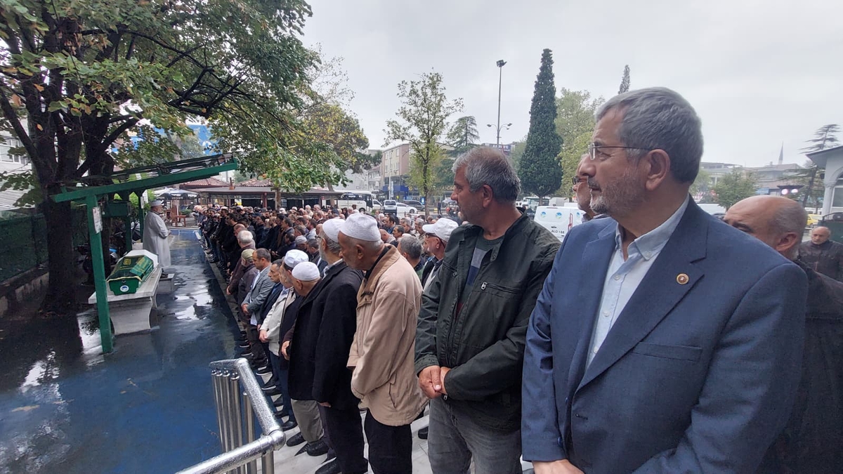  Nazmi Benli toprağa verildi.