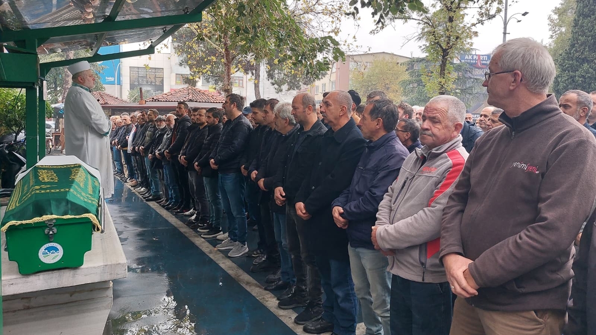  Nazmi Benli toprağa verildi.