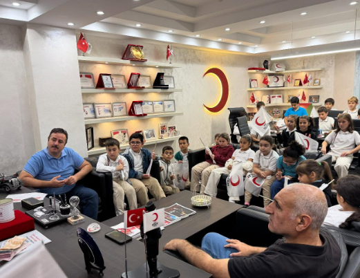 Nevruz Banoğlu öğrencileri Gazzeli çocuklar için bağış topladı