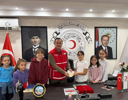 Nevruz Banoğlu öğrencileri Gazzeli çocuklar için bağış topladı