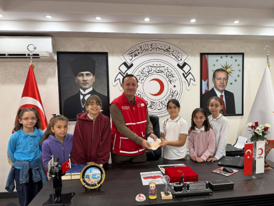 Nevruz Banoğlu öğrencileri Gazzeli çocuklar için bağış topladı