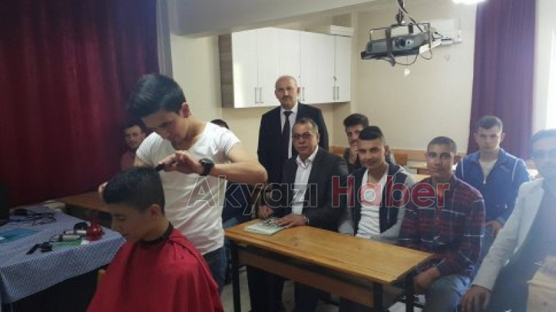 Akyazı Berberler Odası Başkanları Mesleki Eğitim Merkezini Ziyaret Etti