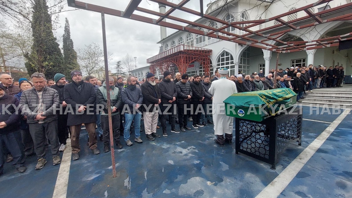 Oğlu tarafından ölü bulunmuştu. Son yolculuğuna uğurlandı.