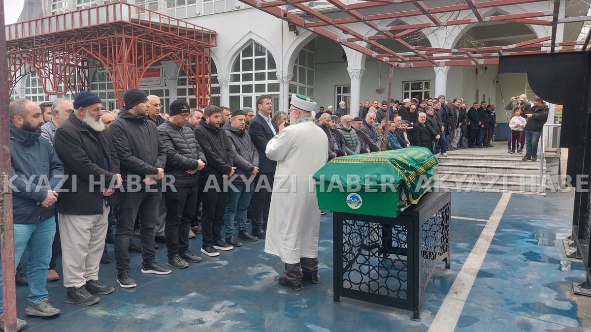 Oğlu tarafından ölü bulunmuştu. Son yolculuğuna uğurlandı.