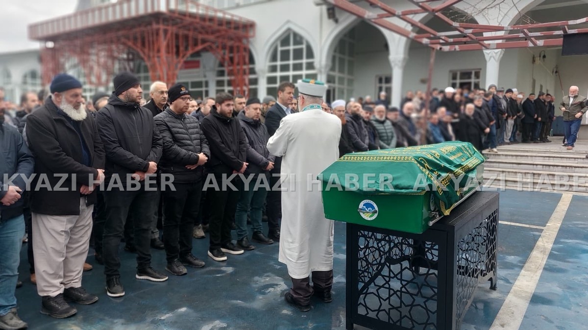 Oğlu tarafından ölü bulunmuştu. Son yolculuğuna uğurlandı.