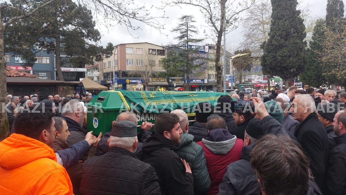 Oğlu tarafından ölü bulunmuştu. Son yolculuğuna uğurlandı.