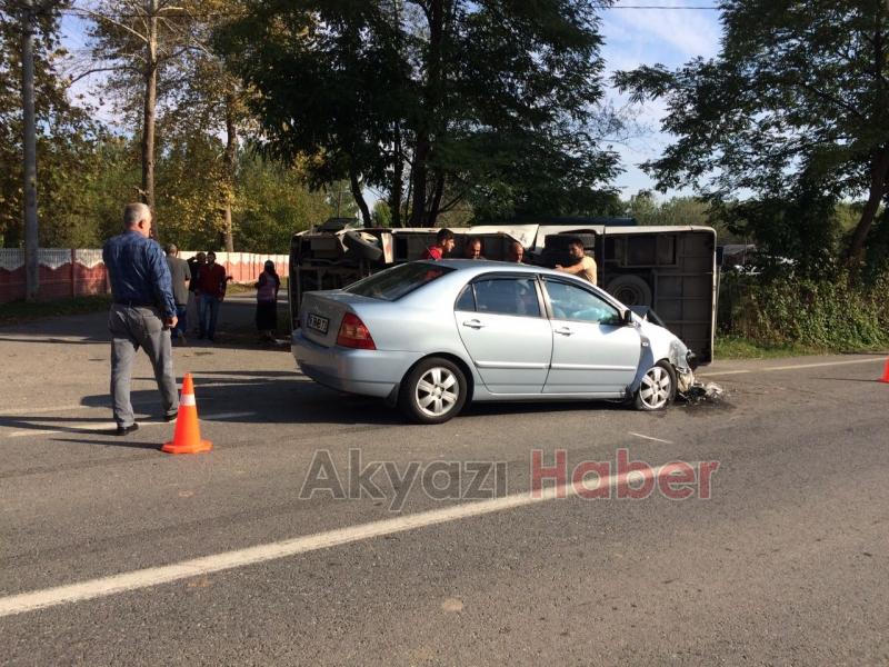 Otomobil Öğrenci Servisine Çarptı 