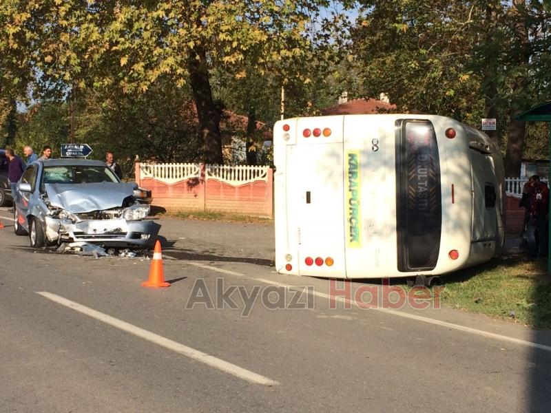 Otomobil Öğrenci Servisine Çarptı 