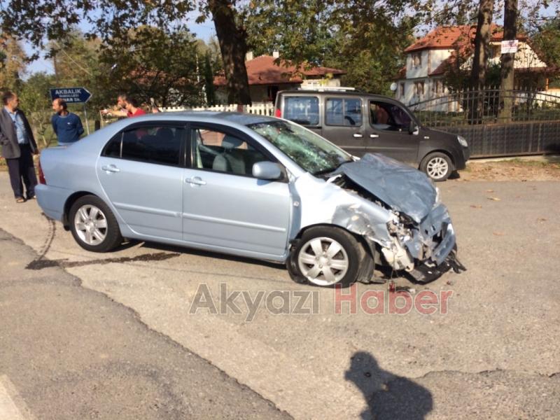 Otomobil Öğrenci Servisine Çarptı 