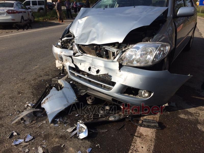 Otomobil Öğrenci Servisine Çarptı 