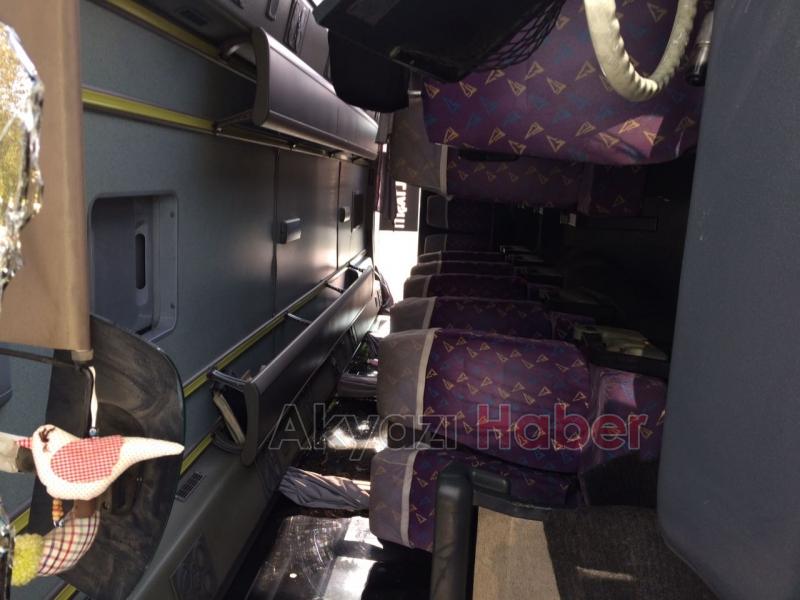 Otomobil Öğrenci Servisine Çarptı 