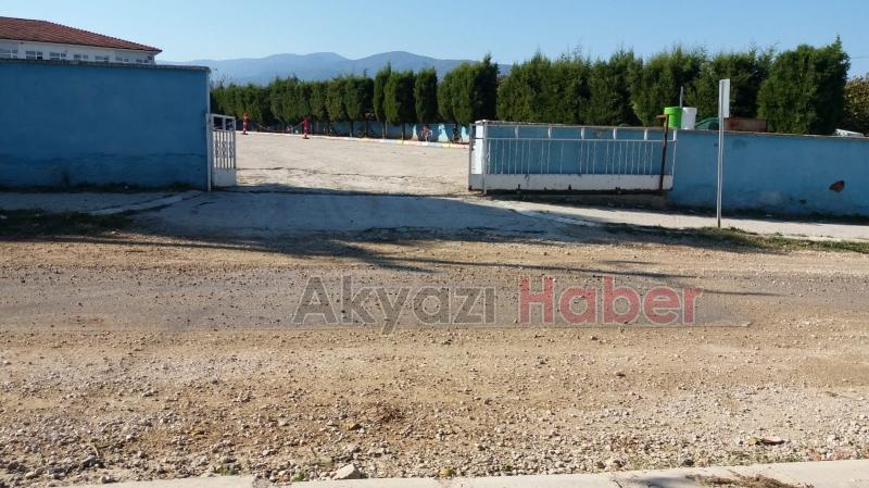 Öğrenciler Toz Bulutu İçinde Okula Gidiyor