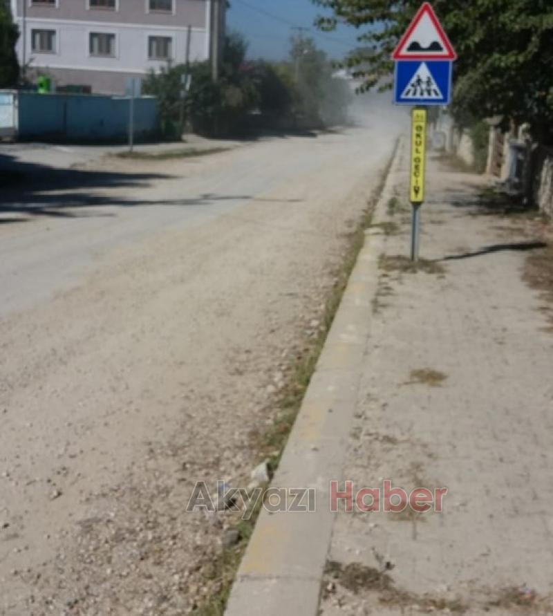 Öğrenciler Toz Bulutu İçinde Okula Gidiyor