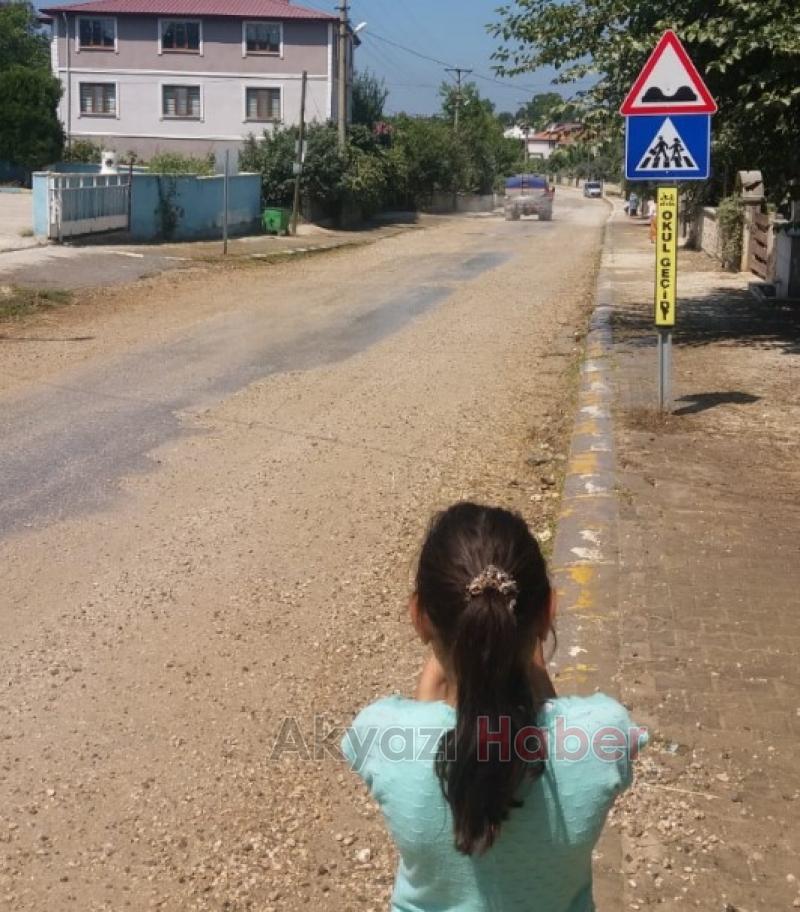 Öğrenciler Toz Bulutu İçinde Okula Gidiyor