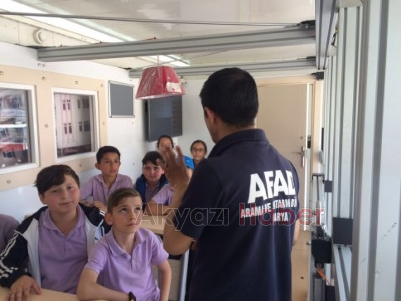 Öğrenciler Deprem Simülatöründe Eğitim Gördü