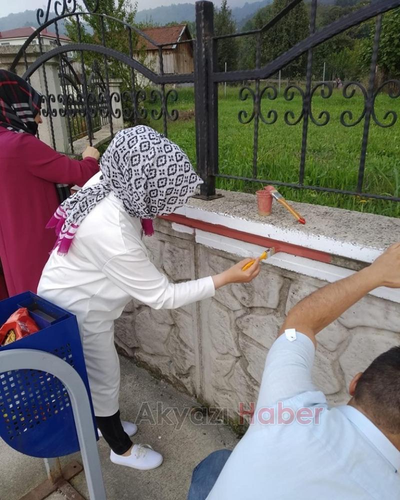 ÖĞRETMENLER 2019 2020 SEZONU’NA DUVARLARI BOYAYARAK BAŞLADI