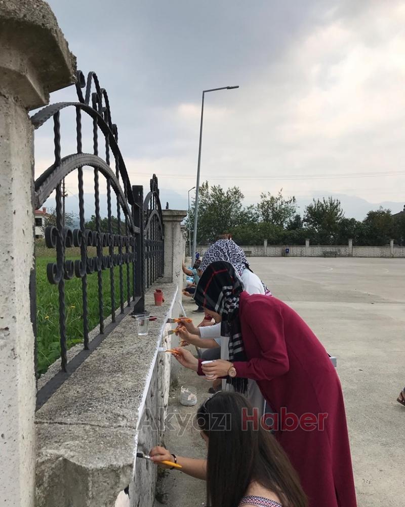 ÖĞRETMENLER 2019 2020 SEZONU’NA DUVARLARI BOYAYARAK BAŞLADI