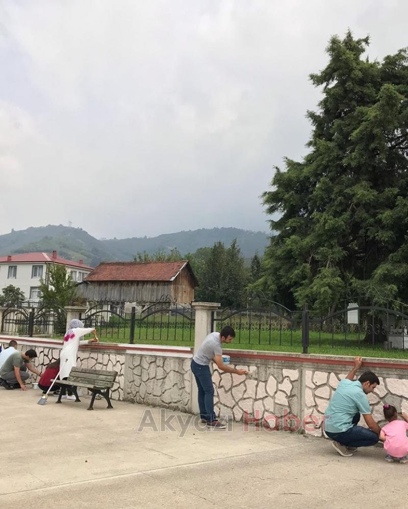 ÖĞRETMENLER 2019 2020 SEZONU’NA DUVARLARI BOYAYARAK BAŞLADI