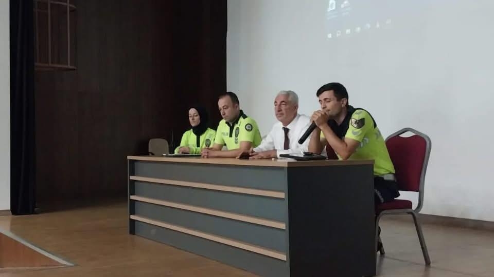 Okul servis şoförlerine güvenli taşımacılık eğitimi