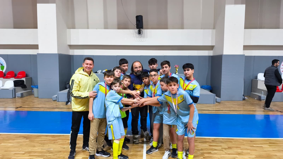 Okul Sporları Futsal Müsabakalarında ödüller verildi