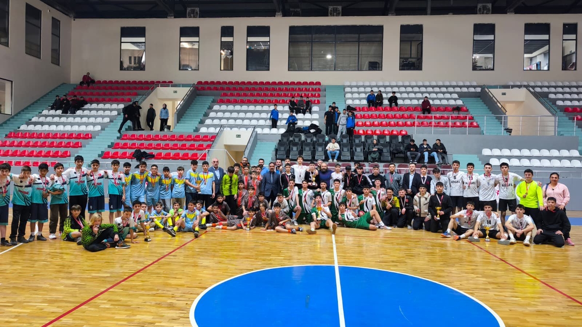 Okul Sporları Futsal Müsabakalarında ödüller verildi
