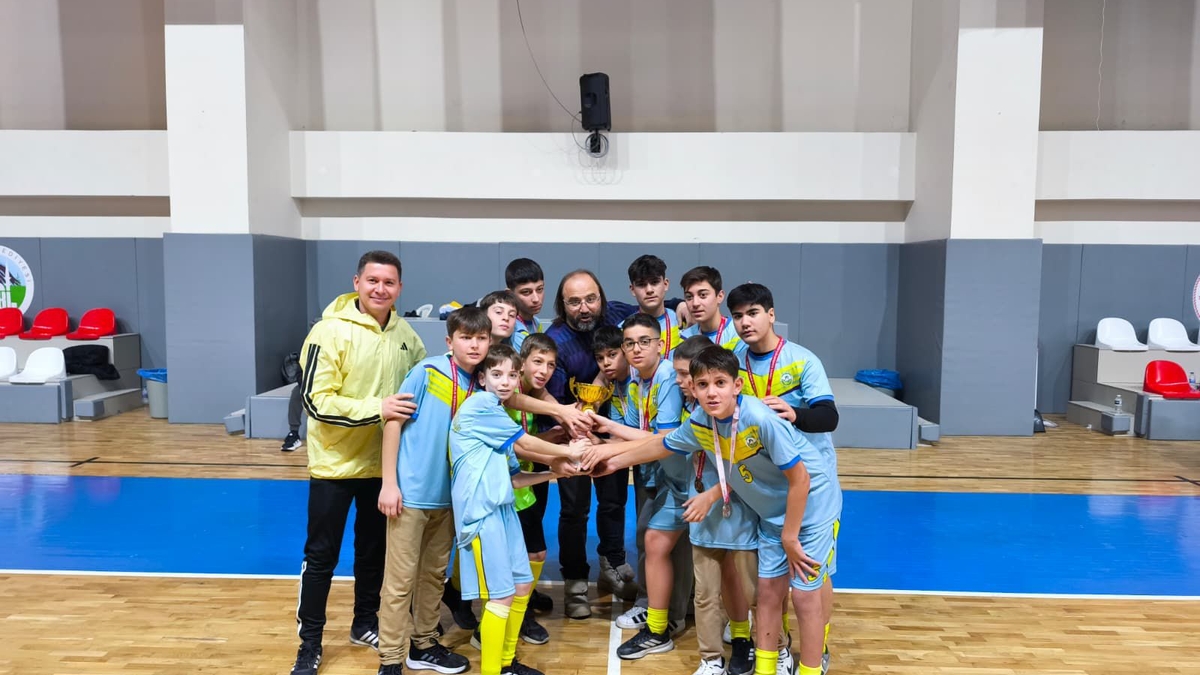 Okul Sporları Futsal Müsabakalarında ödüller verildi